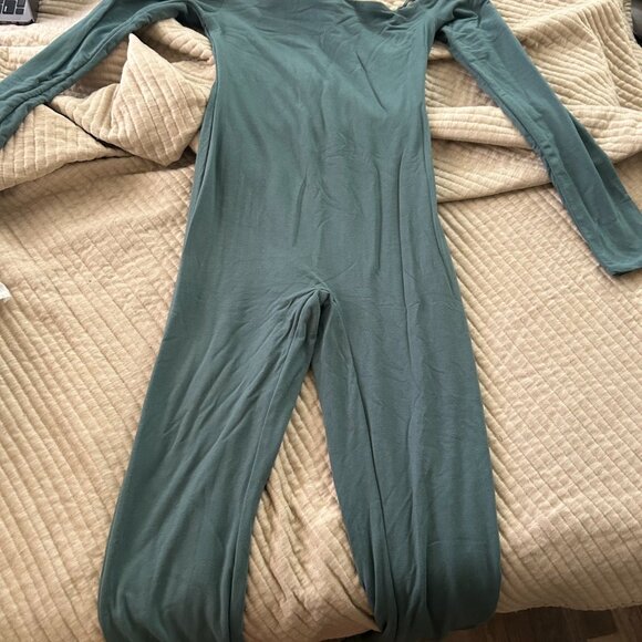 (ONLY WORN ONCE) Off-Shoulder Jumpsuit in Teal (SIZE 8 BUT FIT SIZE 4) - Picture 2 of 4